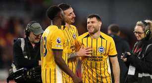 Recordista de partidas da Premier League tem futuro de carreira incerto