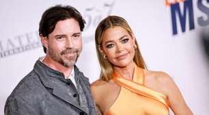 Denise Richards é condenada a pagar R$ 25 mil por mês ao ex-marido, acusado de violência doméstica