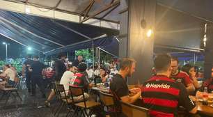Chuva, prorrogação e 'saideira amarga': torcedores do Flamengo lamentam derrota em bar perto do Maracanã