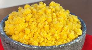 Fubá suado mineiro, que é um cuscuz tradicional, saboroso e fácil, para o seu café da manhã ser especial