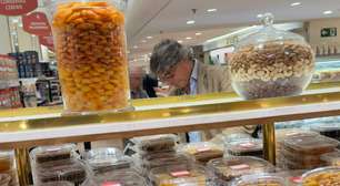 Famoso chef da TV é flagrado fazendo compras no mercado dos ricos de SP