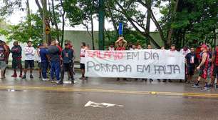 Torcida do Flamengo protesta em reapresentação dos jogadores no Ninho do Urubu: 'Time sem vergonha'