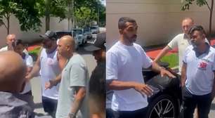 Torcida organizada do Vasco cobra lateral Paulo Henrique por trocar camisa com Neymar: 'Respeita a gente'