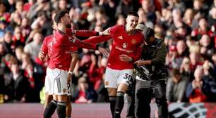 De virada, United vence Crystal Palace e sobe para terceiro na Premier League