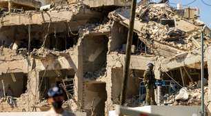 Israel lança novos ataques e Irã retalia morte de líder supremo; veja vídeo