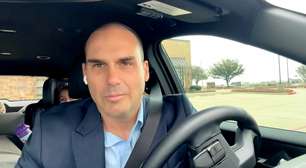 Eduardo discursa em ato na Paulista dos EUA e defende eleição de Flávio para anistia a Bolsonaro