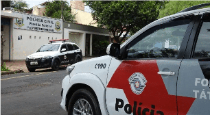 Mulher é presa após agredir idoso com martelo; vítima está em estado grave