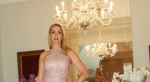 Ana Hickmann usa look de couro exclusivo para festa de 45 anos