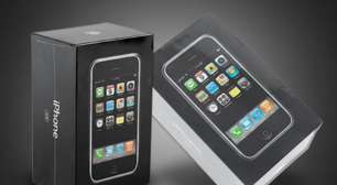 Um engenheiro da Apple teve que decidir no último segundo o que fazer na alfândega; sua mala continha os doze primeiros iPhones já fabricados