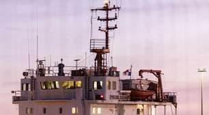 Greenpeace bloqueia cargueiro em protesto contra comércio nuclear entre França e Rússia