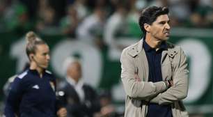 Abel diz que pênalti para o São Paulo foi 'duvidoso' e reclama de 'porradas' em Vitor Roque