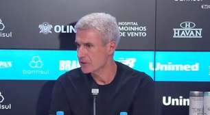 "Falta uma segunda parte", afirma Luís Castro após goleada do Grêmio