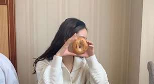 Sapatilha com meia: 7 jeitos de se inspirar no estilo de Harry Styles