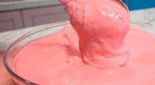 Danone caseiro na travessa, uma receita super cremosa que é só bater e já fica pronta