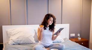 Sono profundo: o que evitar comer à noite para dormir melhor