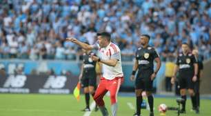 "Gremista atuando como árbitro de vídeo", dispara Pezzolano após derrota no Gre-Nal