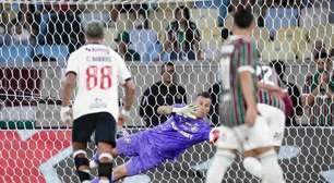 Fábio entra para seleto grupo de goleiros da história do Fluminense após defender pênalti decisivo