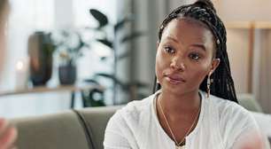 A psicologia explica como reprogramar pensamentos negativos em 3 passos simples