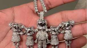 Letra "A" em pulseira de Neymar em homenagem aos filhos reacende rumor sobre nova filha; entenda