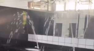 Parece cena de filme de comédia, mas o desastre é real: o bizarro furto que saiu do controle e transformou um terminal de passageiros em um rio