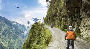 Estrada mais perigosa do mundo é um teste de sobrevivência: abismos de 1.000 metros, pistas de apenas 3 metros e cachoeiras caindo sobre os carros