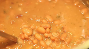 Pouca gente sabe, mas colocar esse tempero em pó na água do feijão pode melhorar a digestão e evitar gases