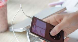 Esqueça os smartphones de última geração: a tendência inesperada da Geração Z que está ressuscitando aparelhos de anos atrás