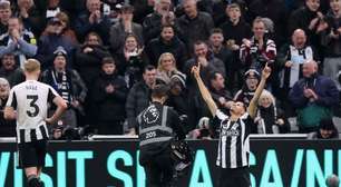 Com um a menos, Newcastle vence e derruba invencibilidade do Manchester United