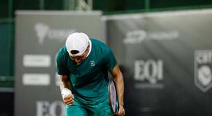 Guto Miguel brilha em casa e conquista maior vitória no profissional do Brasilia Tennis Open