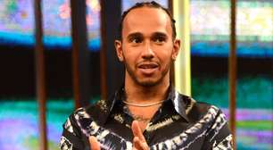 Às vésperas da 1ª corrida de 2026 da Fórmula 1, heptacampeão Lewis Hamilton revela barriga sarada e exibe tattoos em foto sem camisa