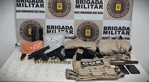 Polícia encontra mochila com arma furtada e drogas após suspeitos fugirem em Porto Alegre