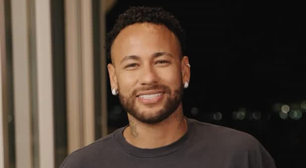 Neymar se diverte com grafite 'diferente' que fizeram do rosto dele
