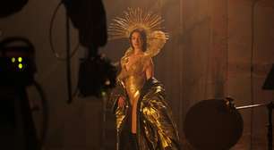 'Mother Mary': Anne Hathaway canta 'Burial', primeiro single do filme