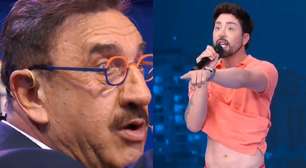 Rico aparece de calcinha ao vivo no SBT e Ratinho reage: 'Quem é que convidou esse rapaz?'