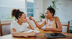 Pessoas que tiveram pais narcisistas geralmente apresentam esse comportamento quando crescem, segundo a psicologia