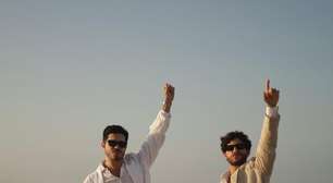 Galã de Mania de Você posa com noivo em ensaio antes do casamento