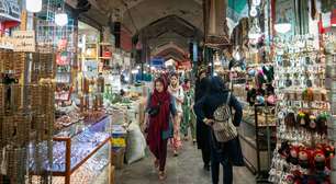 Sobrevivendo à hiperinflação: como os iranianos protegem seu dinheiro
