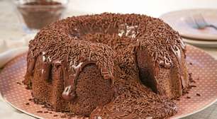 Bolo de chocolate com cobertura: 3 receitas deliciosas e práticas