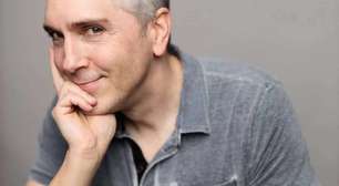 Scott Lowell celebra legado de Queer as Folk, 25 anos depois: "As pessoas me abordam o até hoje"