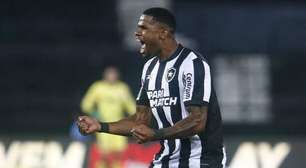 Botafogo anuncia retorno do atacante Júnior Santos