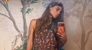 Carolina Dieckmmann usa boho chic com macacão de R$ 1.289