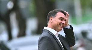 Flávio Bolsonaro sobe em pesquisa e se aproxima de Lula em eventual 2º turno