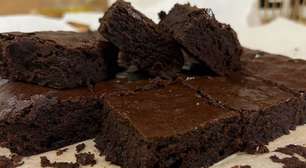 Brownie perfeito feito com chocolate 70% cacau, que fica com uma casquinha crocante e o interior bem úmido