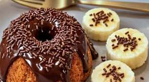 Bolinho de bananada com chocolate pronto em 15 minutos