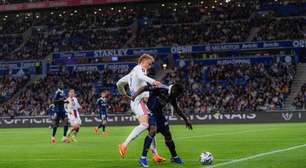 Lyon marca nos acréscimos e evita derrota para o Paris FC