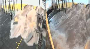 Veja momento em que enxurrada derruba parede e invade academia de crossfit em SP