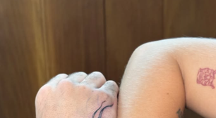 Bruna Griphao e namorado fazem tatuagem de casal; veja como ficou