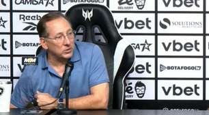 John Textor, dono do Botafogo, ironiza Flamengo em premiação do Cariocão