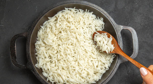 O truque de 10 segundos que os restaurantes usam para sempre obter um arroz cozido perfeito, macio e fofo