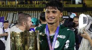 Larson celebra primeira conquista como profissional: "Muito grato ao Palmeiras"
